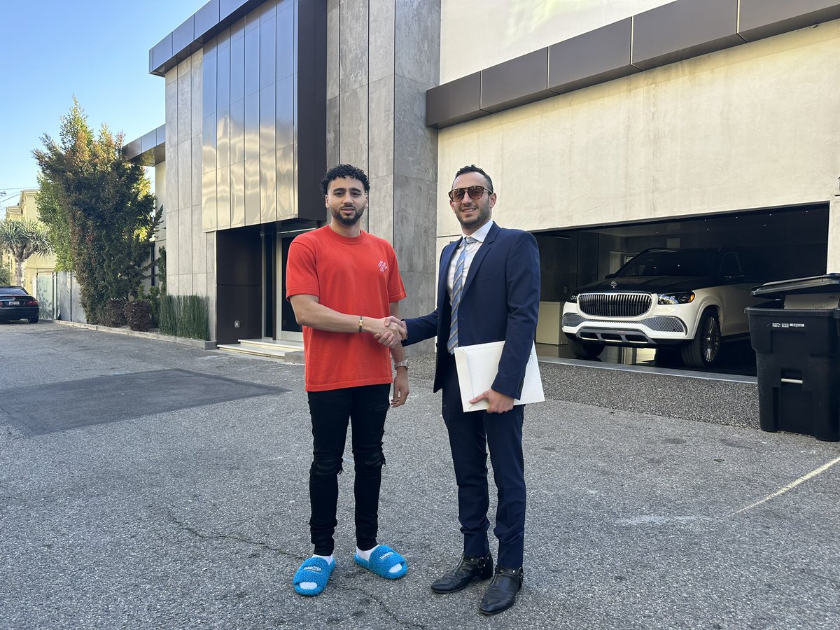 RealNourAtta's tweet photo. I bought my $12,000,000 Dream House🫶 Love you all. Focus on being the best at what you do no matter what it is. https://t.co/1IgsjflQvI