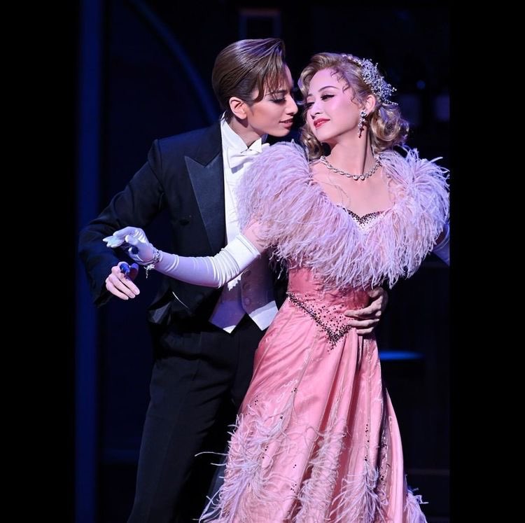 pumkinet's tweet photo. im so fucking gay for this genre of women playing men on stage https://t.co/rVKkmO8uNr
