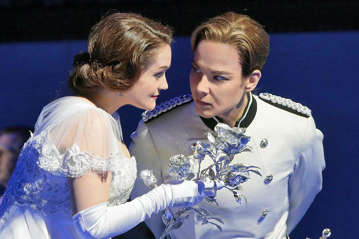 pumkinet's tweet photo. im so fucking gay for this genre of women playing men on stage https://t.co/rVKkmO8uNr