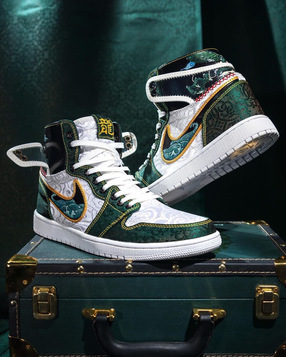 KicksFinder's tweet photo. Air Jordan 1 High Luxe “Jade Dragon” 🐉

Quality that doesn’t disappoint 

📸 @johnnyx_nft https://t.co/DQQskfDDUd