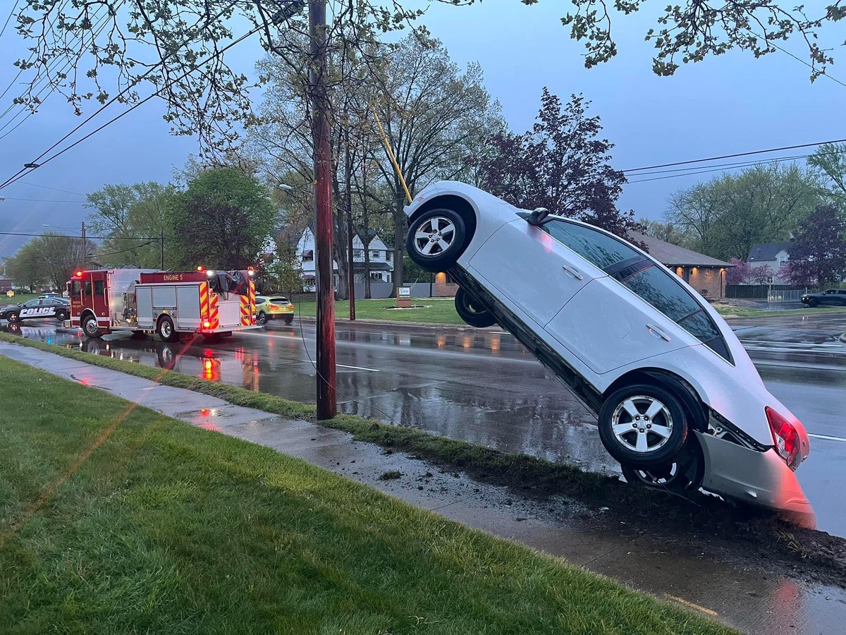 IAFFlocal204's tweet photo. 2000 this evening, Rescue 1, Engine 5, and Car 12 responded to the intersection of East Market St and Willard for a single car MVA with possible entrapment. Units on scene found a vehicle stuck on a guy wire. The occupants were assisted from the vehicle and were not injured. https://t.co/u5Oxl5XeBn