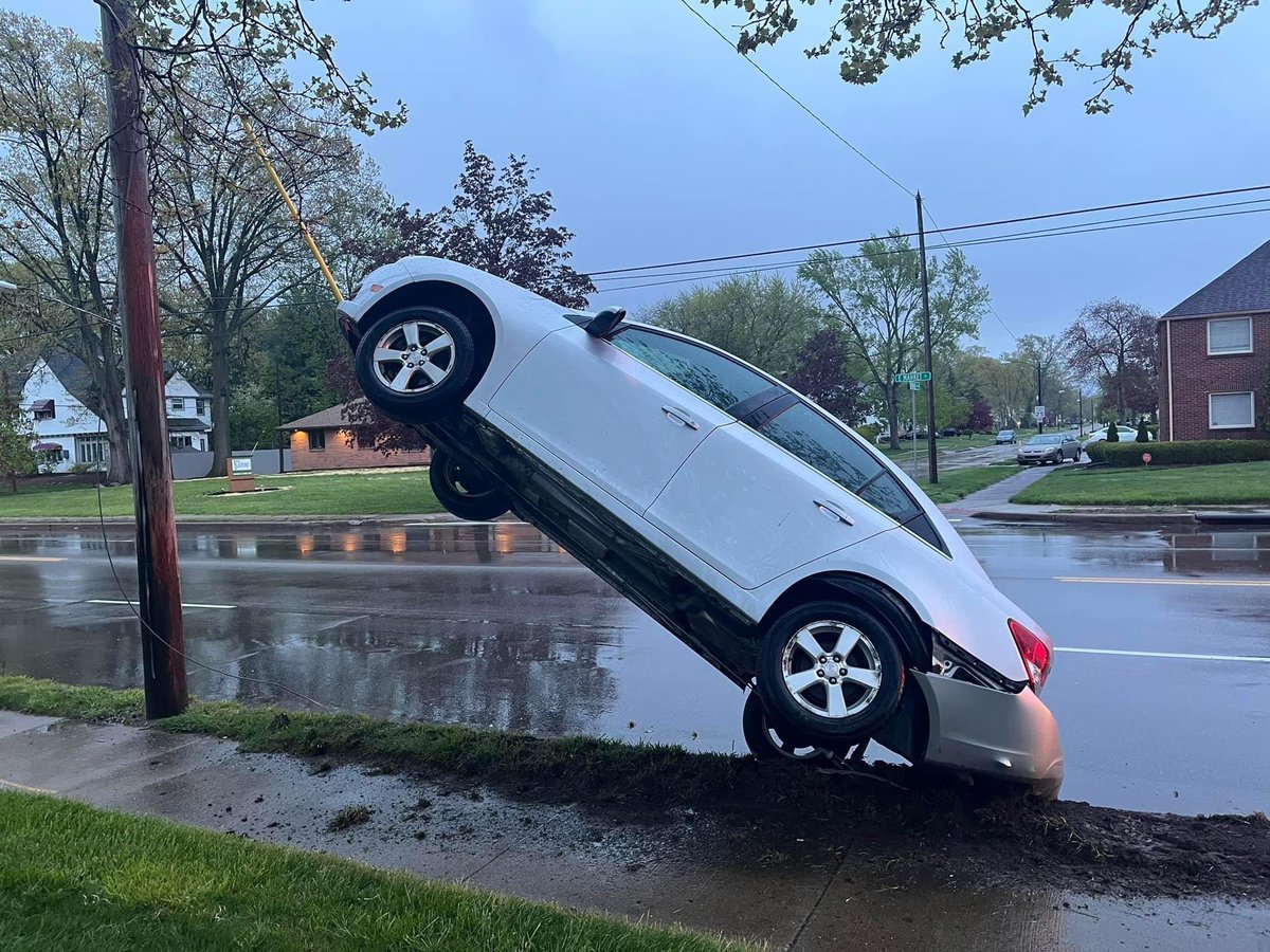 IAFFlocal204's tweet photo. 2000 this evening, Rescue 1, Engine 5, and Car 12 responded to the intersection of East Market St and Willard for a single car MVA with possible entrapment. Units on scene found a vehicle stuck on a guy wire. The occupants were assisted from the vehicle and were not injured. https://t.co/u5Oxl5XeBn