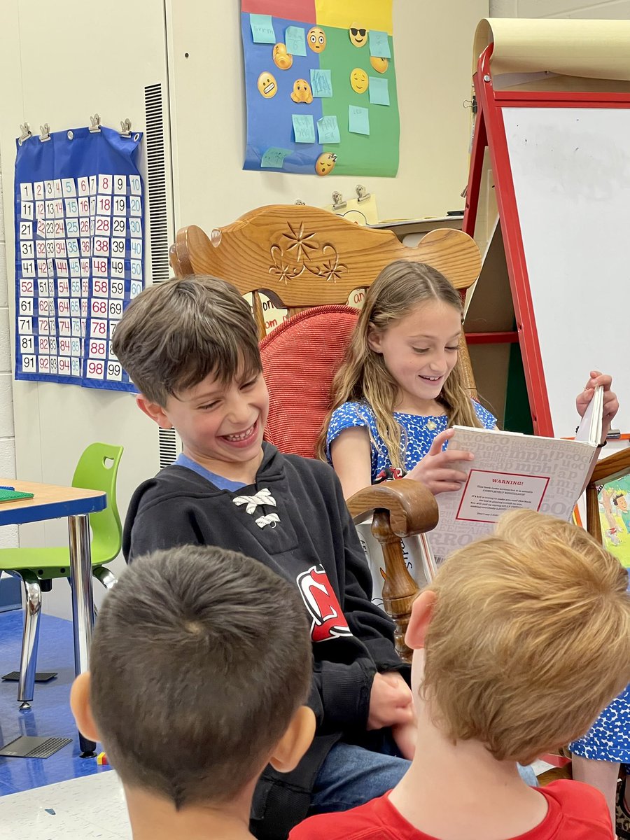 When your sister is the mystery reader and the book is really funny! Just look at those smiles! Thank you Charleigh ! You are a wonderful reader! 💙💛