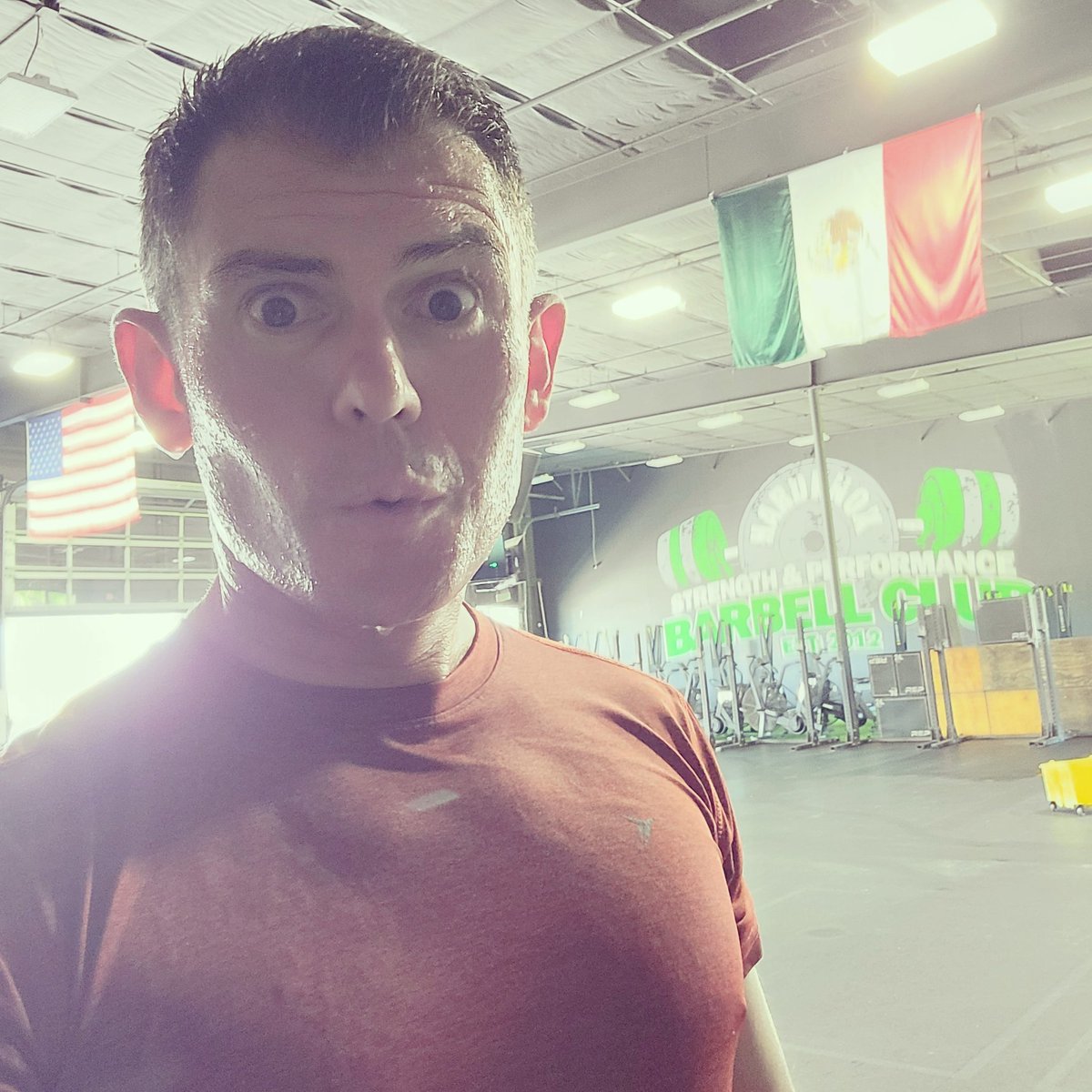 ErnieRuns's tweet image. Happy Cinco de Uno from @Hardknox2012!😰
🏋‍♂️🐓🇲🇽
#powersnatch #pushup #squats #newmonth #May #workout #workoutmotivation #strengthtraining #crosstraining #gym #gymmotivation #barbell #barbellworkout #TeamULTRA #Monday #MondayMotivation