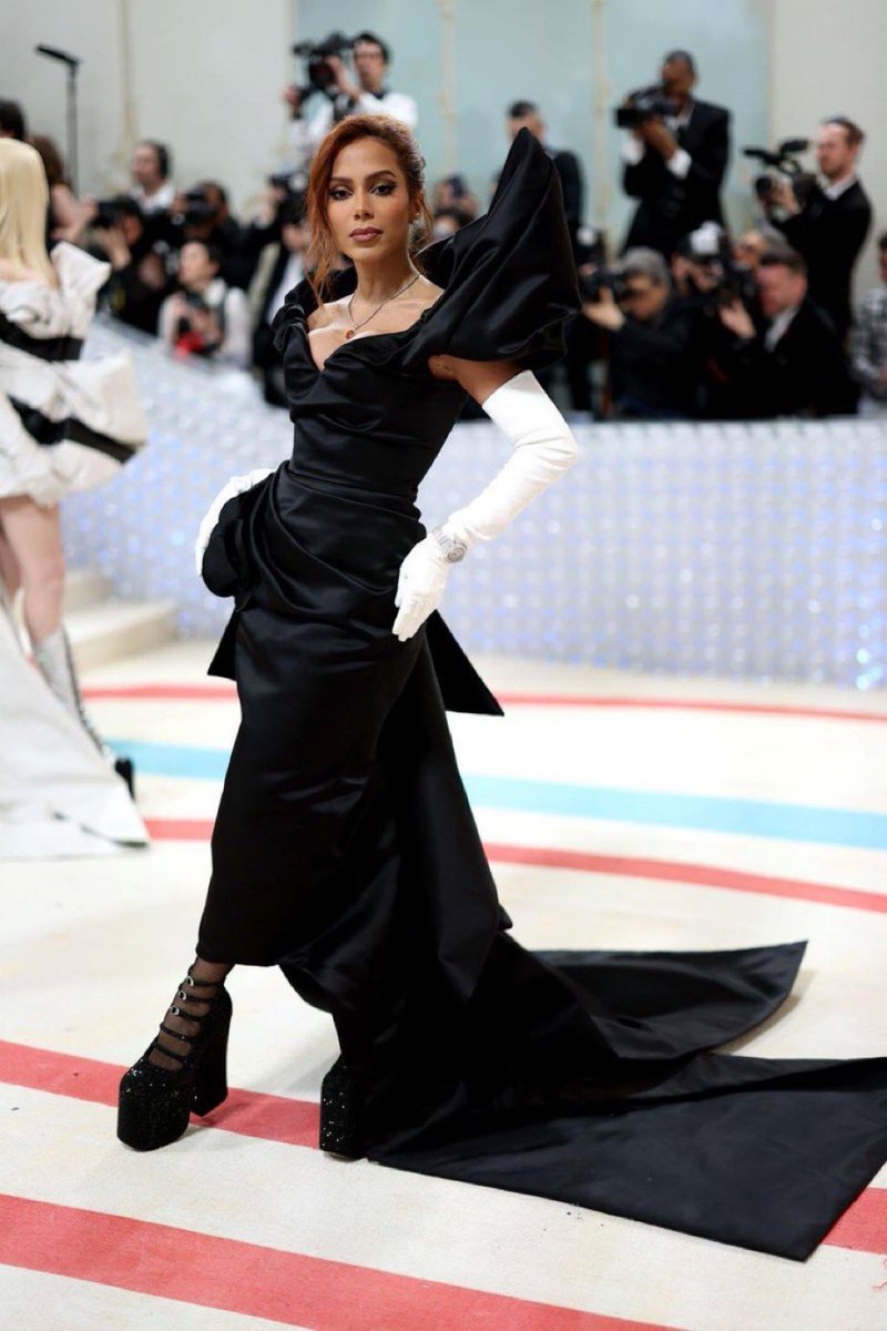 triller's tweet photo. the queen @Anitta 👑 #MetGala #MetGala2023 https://t.co/LBkiaQ75fW