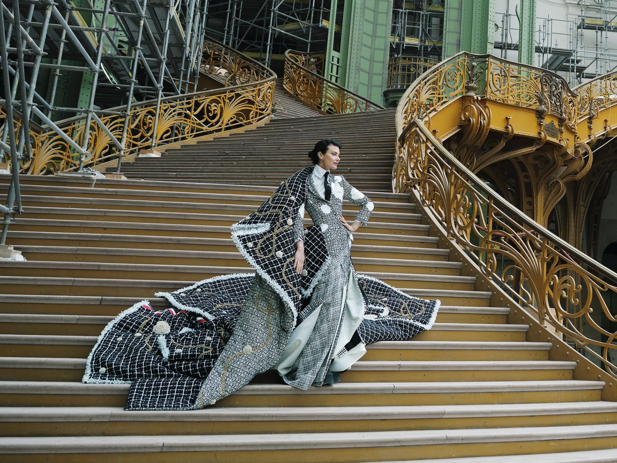 RiRaniia's tweet photo. Sora Choi in Thom Browne.A masterpiece.
#MetGala https://t.co/lUQR1HUX7a