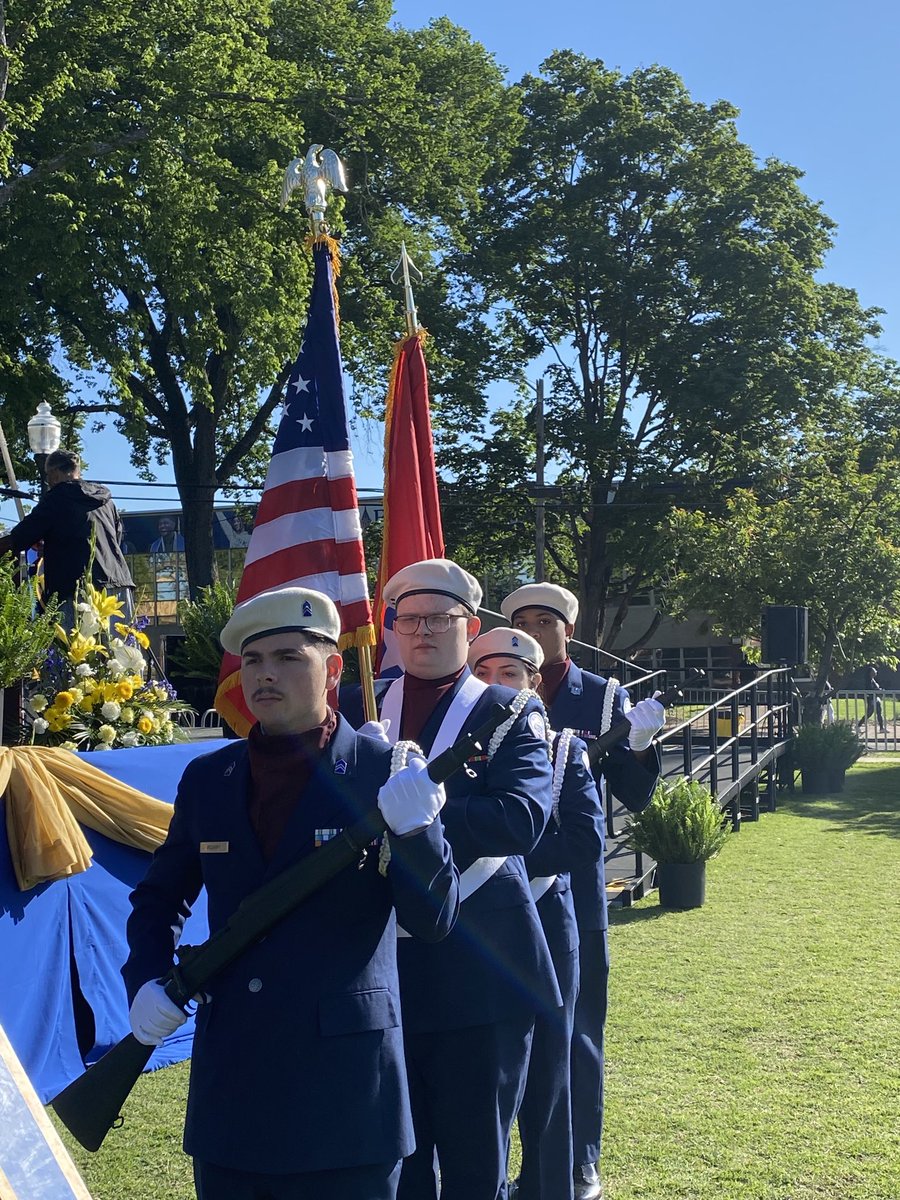 LtColShaffer's tweet photo. ⁦@LtColShaffer⁩ ⁦@PantherNation_1⁩ ⁦@MyFutureMyWay⁩ ⁦@SonyaBrooks71⁩ ⁦@MrsLMarshall⁩ ⁦@meganln88⁩ Maplewood AFJROTC Color Guard Performed at Fisk University Graduation!  These are truly dedicated cadets! What a pleasure to see Grant Hill ! https://t.co/vlaSzesqRR