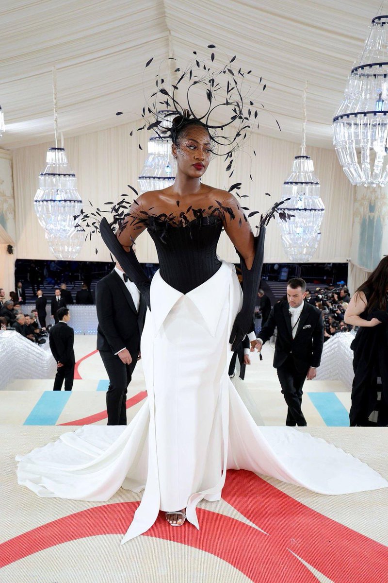 rombombb's tweet photo. absolutely amazing she always looks stunning 100/10 https://t.co/9TDPWUDEXf