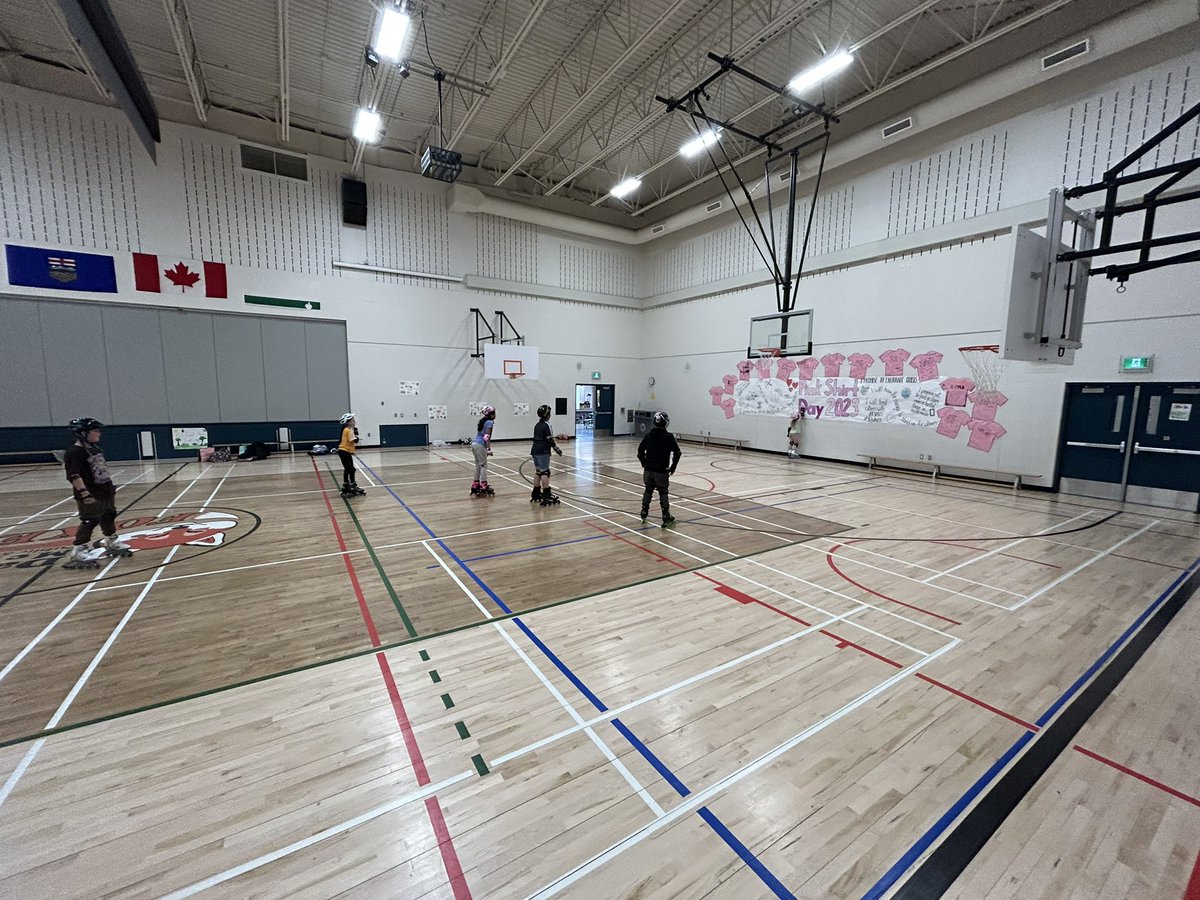 Having a quick game of “What time is it Mr. Wolf?” during rollerblade club! <a href="/McNeillyfmpsd/">@DaveMcNeilly</a> <a href="/FMPSD/">Fort McMurray Public School Division</a>