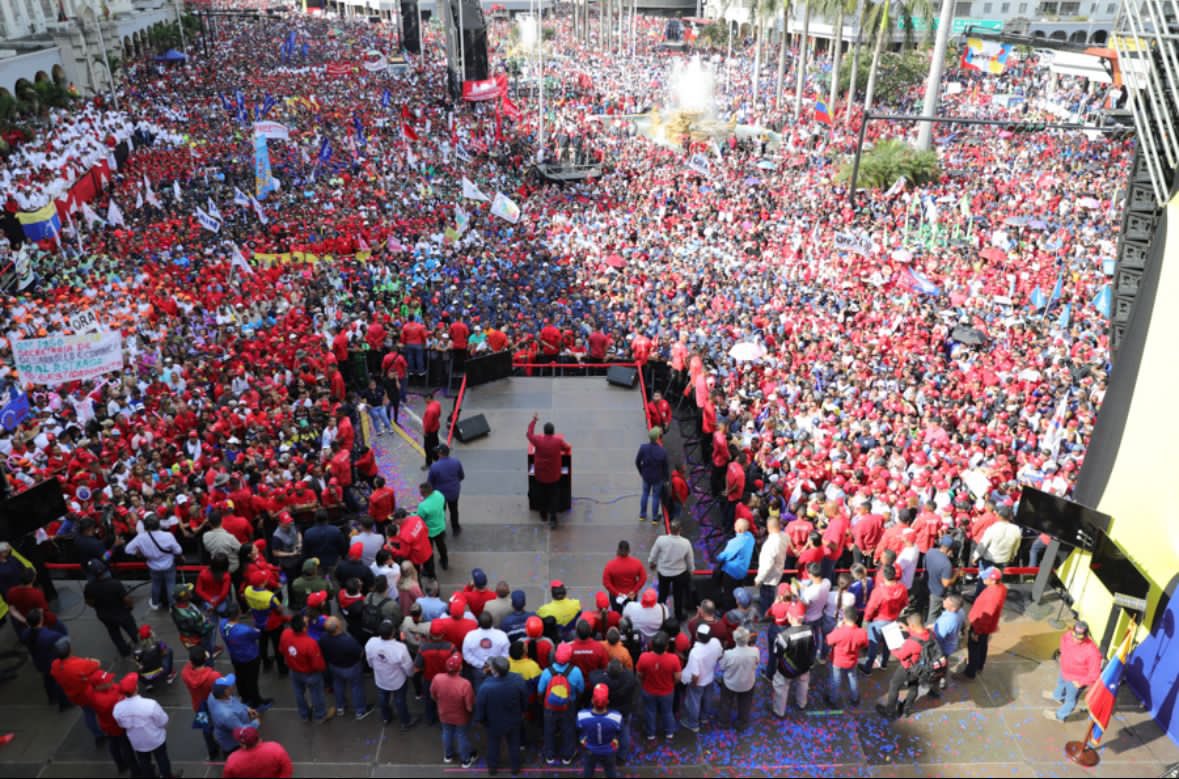 PrincesaDeHugo's tweet photo. Este #1Mayo Caracas Se Llenó de Rojo Rojito, Con Una Masiva Movilización Para Celebrar El Día del Trabajador. 

¡ En Venezuela Seguimos Avanzado Hacía El Futuro !

#TrabajoYPatria

@dcabellor
@PartidoPSUV
@JuventudPSUV https://t.co/fAJmty3e6l