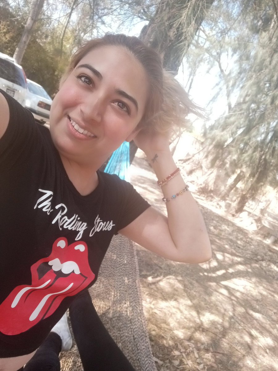 LoreConsultor's tweet photo. Pues... si!!! Aún tengo un ching@@#!!! De chamba pero aprovechando que la familia no trabajo nos escapamos al campo un rato!! #sinseñal #nocelular #AmorDeFamilia Volviendo a la infancia https://t.co/ijYGuOj2q3