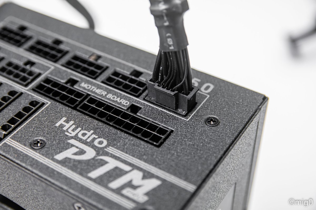 PowerNeverEnds's tweet photo. FSP #HydroPTMPRO PSU is designed with ATX 3.0 standards, also capable of supporting PCIe 5.0 - 12VHPWR power cable for the new generation Graphics Cards, in addition to 12VHPWR, which is also enough for 6+2PINs for AMD Graphics Cards.
👉https://t.co/PpGj12Bjzp
📷 : Tinhte https://t.co/pXofzZe4BB