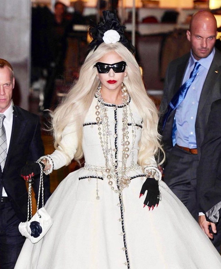 rrghok's tweet photo. Paciente: Quiero ser un Ser con Individuación perfecta.
Psicólogo: No existe la perfección en la individuación del Ser.
Lady Gaga: Shut up bitch.

#MetGala @ladygaga https://t.co/B79tLbTEwD