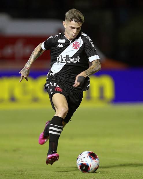 lindsaybreww's tweet photo. Luca Orellano está pedindo passagem para assumir  a titularidade no time do Vasco.

📷: Daniel Ramalho/Vasco https://t.co/M6xb4qDVIe