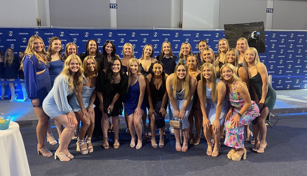 Had an amazing time tonight celebrating all of our accomplishments this season at the Billy’s!! 

#GoJays