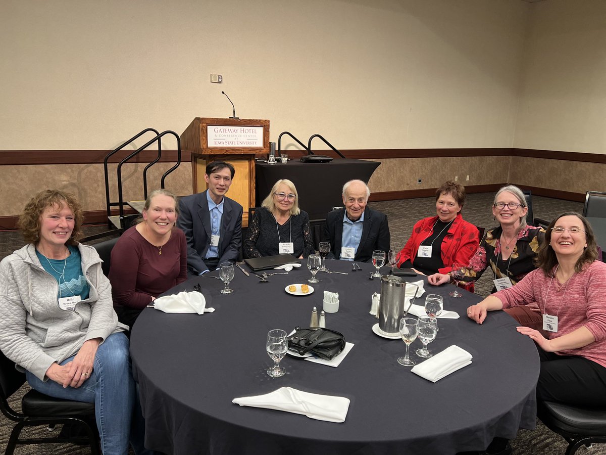 at awesome MAC meeting ⁦<a href="/AgingMidwest/">MidwestAgingConsortium</a>⁩ ⁦<a href="/AndersonRozalyn/">Rozalyn Anderson</a>⁩