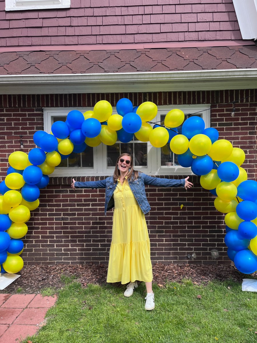 madscientistA2's tweet photo. Big Wolverine vibes this weekend! 🤩🤩🤩 All the fun with family and friends (especially my mom, Wolverine ‘87, and my sister, Wolverine ‘15) almost makes you forget how hard the last 5 years have been 😂💛💙 #PhDone #Classof2023 #nomoreteachersnomorebooks #DrCook @UMich #GoBlue https://t.co/qeLGtiDymm