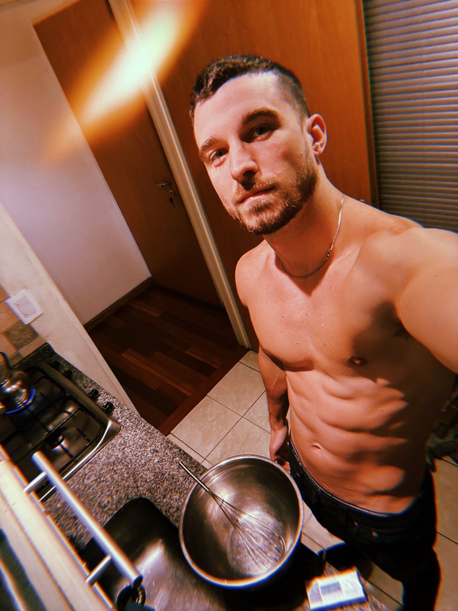 bgiambe91's tweet photo. A cocinar algo dulce 🍰 https://t.co/egTM3fS65l