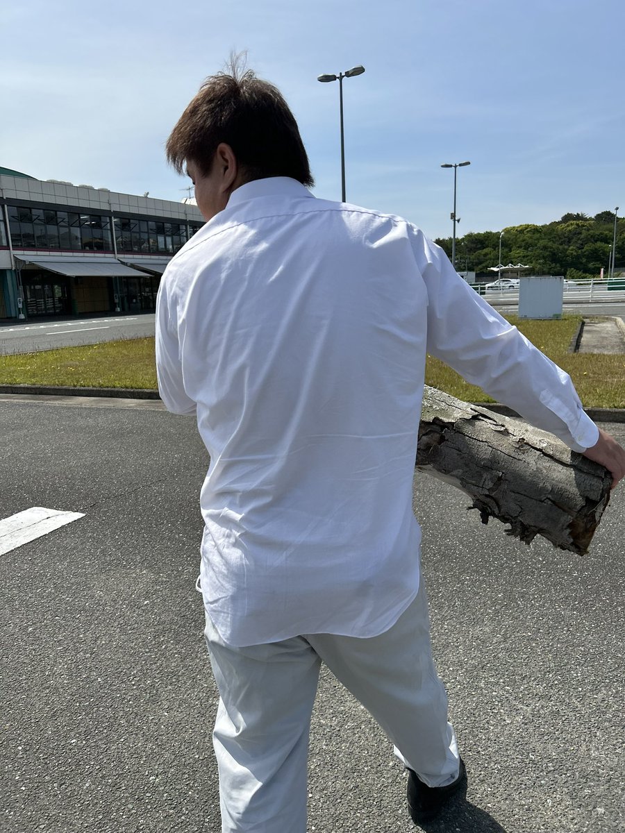 ill_ms_hakata's tweet photo. 今日は場内の清掃をしました！
途中で軽トラがオーバーヒートをして「押しがけ」をしました💦💦
皆さんも日常点検は定期的にしましょう https://t.co/MgYc9OeTJB