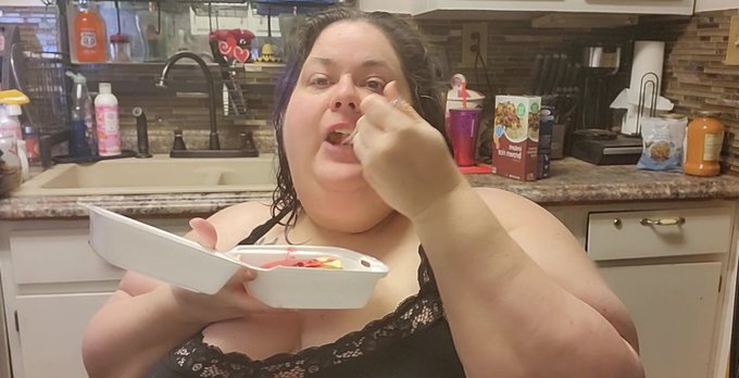 📢Introducing my new video!🎥  🤩 A quick clip of facestuffing and burping 🤩  👉https://t.co/tsSHWxvRAy👈  @faphousecom<a href="/tag/brunette"class="tags"><span>#brunette</span></a><a href="/tag/ssbbw"class="tags"><span>#ssbbw</span></a><a href="/tag/amateur"class="tags"><span>#amateur</span></a><a href="/tag/bellyfetish"class="tags"><span>#bellyfetish</span></a><a href="/tag/foodf"class="tags"><span>#foodf</span></a>