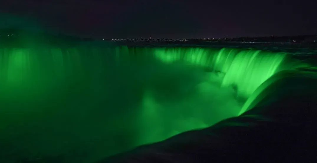 MentalHealthAm's tweet photo. In just a moment, #NiagaraFalls will light up green in honor of #MentalHealthMonth! 💚 Tune in to the livestream here: https://t.co/HAmGxJtNup https://t.co/ZUJ6d3DHF0