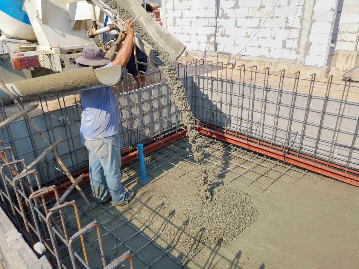 Création de petites piscines de moins de 10m² hors sol ou enterrée : minipiscine.fr