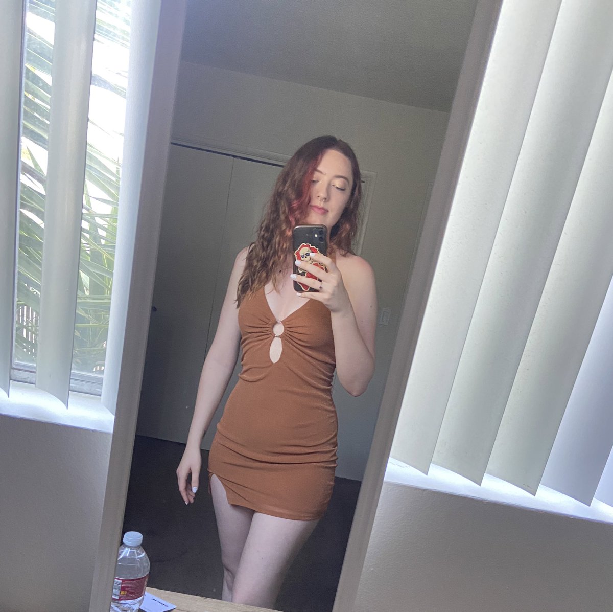miichaela_la's tweet photo. serving 🍊🧡 https://t.co/rykaSpyaUf