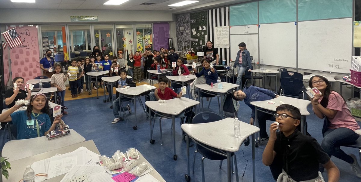 MarciaAlcantar's tweet image. Thank you Ms. Abasta’s class for your sweet notes and tasty donuts. These @SurrattCubs donut stress about the #STAARTest