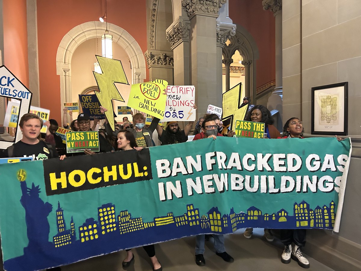Alex Beauchamp (@alexatfww) on Twitter photo Boom! We finally won #GasFreeNY legislation banning fossil fuels in new buildings.
Big victory for NY's climate movement! Congrtas to <a href="/nychange/">New York Communities for Change</a> <a href="/Earthjustice/">Earthjustice</a> <a href="/NYPIRG/">NYPIRG</a> <a href="/agreenewyork/">AGREE New York</a> <a href="/EmilyAssembly/">Emily Gallagher</a> <a href="/BrianKavanaghNY/">NYS Senator Brian Kavanagh 卡范納</a>, so many more!
foodandwaterwatch.org/2023/05/02/new… Boom! We finally won #GasFreeNY legislation banning fossil fuels in new buildings.
Big victory for NY's climate movement! Congrtas to <a href="/nychange/">New York Communities for Change</a> <a href="/Earthjustice/">Earthjustice</a> <a href="/NYPIRG/">NYPIRG</a> <a href="/agreenewyork/">AGREE New York</a> <a href="/EmilyAssembly/">Emily Gallagher</a> <a href="/BrianKavanaghNY/">NYS Senator Brian Kavanagh 卡范納</a>, so many more!
foodandwaterwatch.org/2023/05/02/new…