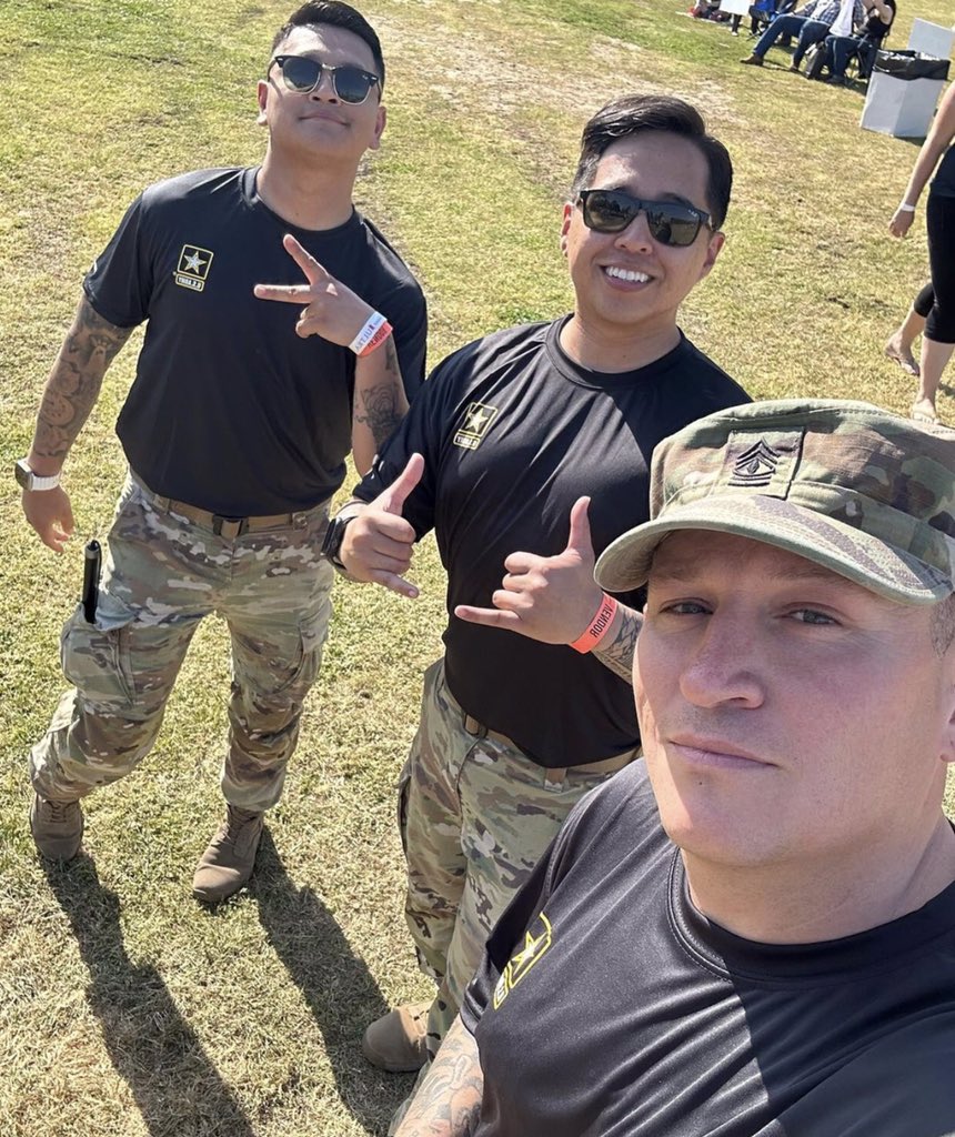 Chilling with my friends 💪😎