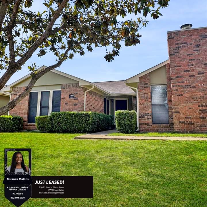 Realtor_Randa's tweet photo. I'm so excited for my client- congrats on getting your keys to your new home!
 Whether it’s a rental home, apartment, or if your looking to purchase a home or an investment property. Contact me via DM for inquiries.
#dfwrealtor #dallasrealestate #dallasrentals #realtorRanda https://t.co/IlpyKS0pyi