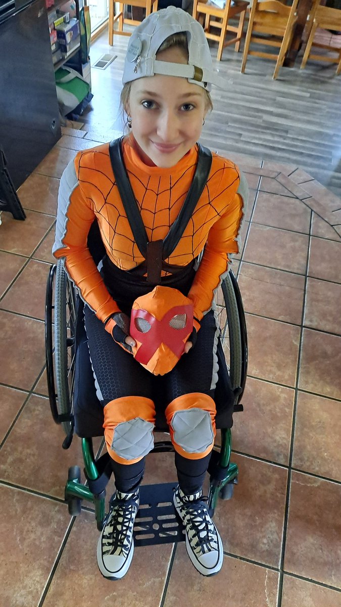 jewanneshirley's tweet photo. it's Ehlers Danlos Awareness Month AND brain tumor awareness month
safe to say, I'm VERY VERY AWARE 

here's me as sun spider https://t.co/se30mbKYc0