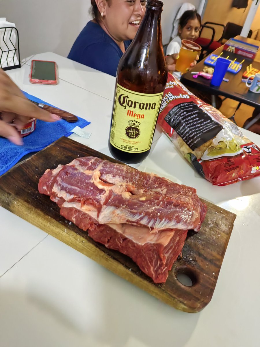 danielzamora1's tweet photo. Una buena carnita para comenzar la semana y disfrutar la visita de mi prima. https://t.co/8hoIvDXzn5