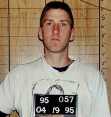 everyone_critic's tweet photo. Terrorist Timothy McVeigh asked his defense team to watch this episode and include questions on The X-Files in his jury-screening questionnaire.
Not sure if this qualifies as a fun but it is a fact. #XFilesLive https://t.co/lIAQX45l0k