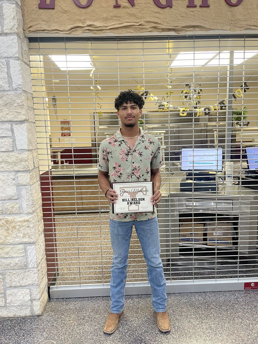 Bill Nelson award winner for being an absolute force in three sports ( football, basketball, and track) s/o to our very own <a href="/Eniselimaalaelu/">Junior Maalaelu</a> for being the most well rounded athlete at Tarkington HS.