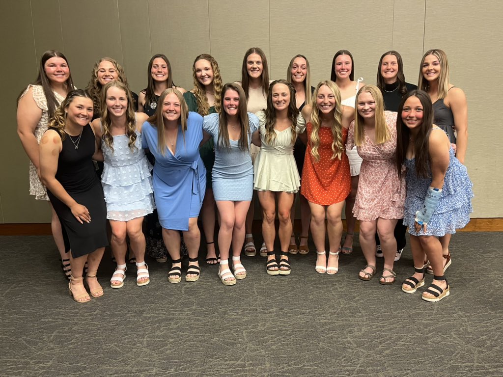 UIU_Softball's tweet photo. Tonight we attended the 2023 PETEY Awards! These ladies clean up well! 

Congratulations to Laila Pelds, Female Breakthrough of the Year! 

And Ari Charles, Female Athlete of the Year! 

Congrats to all the nominees and PETEY AWARDS winners! 

Go Peacocks! https://t.co/0HvXGii4Rd