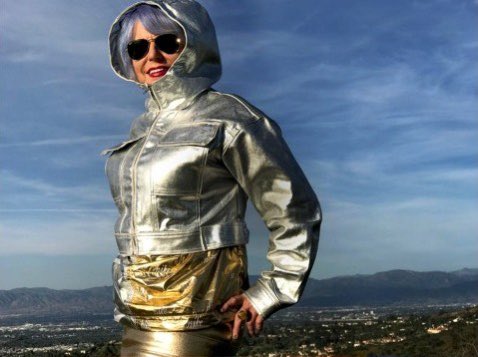 LadyRocketSpace's tweet photo. Tonight #MetGala celebrates @KarlLagerfeld.
I remember his 2017 #fashionshow @CHANEL with #Rocket Launch and @Pharrell
I showed @LadyRocketSpace Style in 2017 during the authentic @SpaceX Rocket launch at #VandenbergSpaceBase.
Now @CopernicSpace we can do it really #OnTheMoon! https://t.co/FEqApy351I