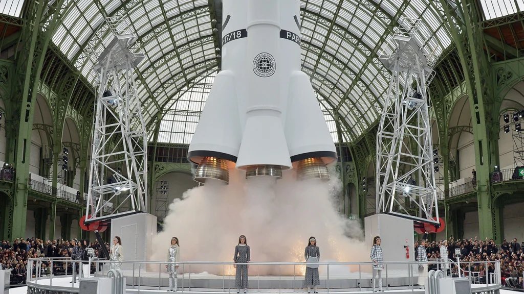 LadyRocketSpace's tweet photo. Tonight #MetGala celebrates @KarlLagerfeld.
I remember his 2017 #fashionshow @CHANEL with #Rocket Launch and @Pharrell
I showed @LadyRocketSpace Style in 2017 during the authentic @SpaceX Rocket launch at #VandenbergSpaceBase.
Now @CopernicSpace we can do it really #OnTheMoon! https://t.co/FEqApy351I