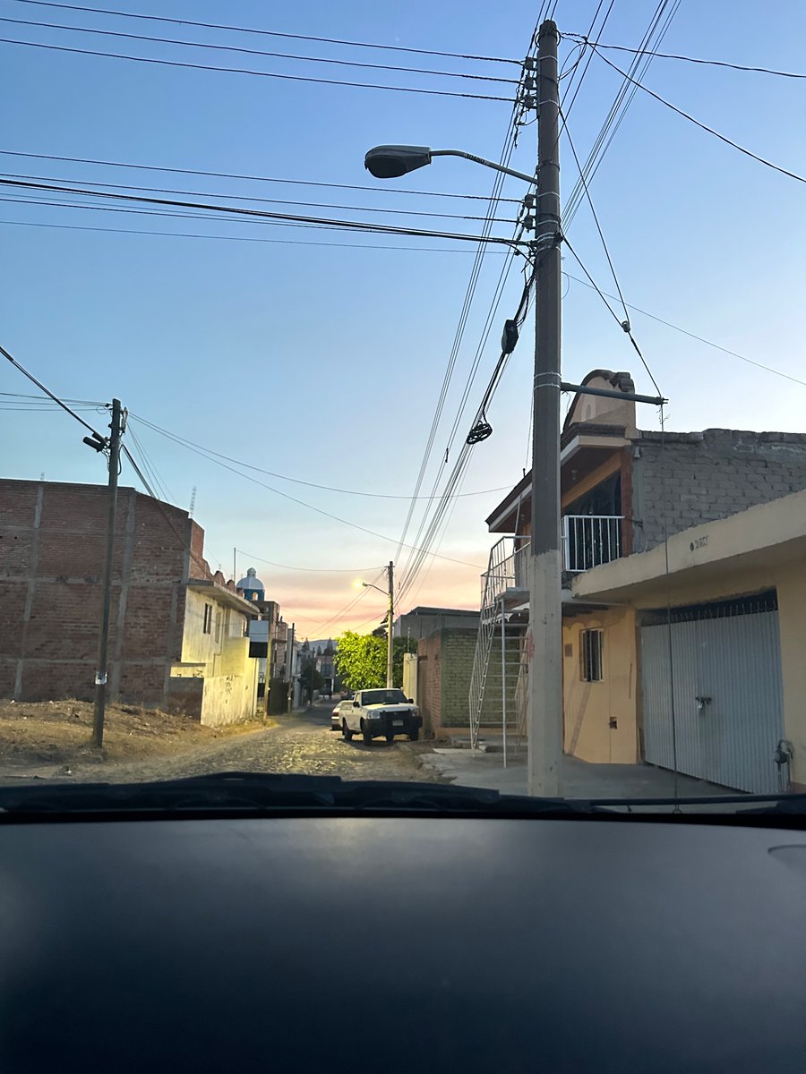 DenisseGDL's tweet photo. @ZapopanGob disculpa para reportar una lámpara que no sirve en la calle Chopos 2537, Colinas de los robles https://t.co/BUqoNyTveY