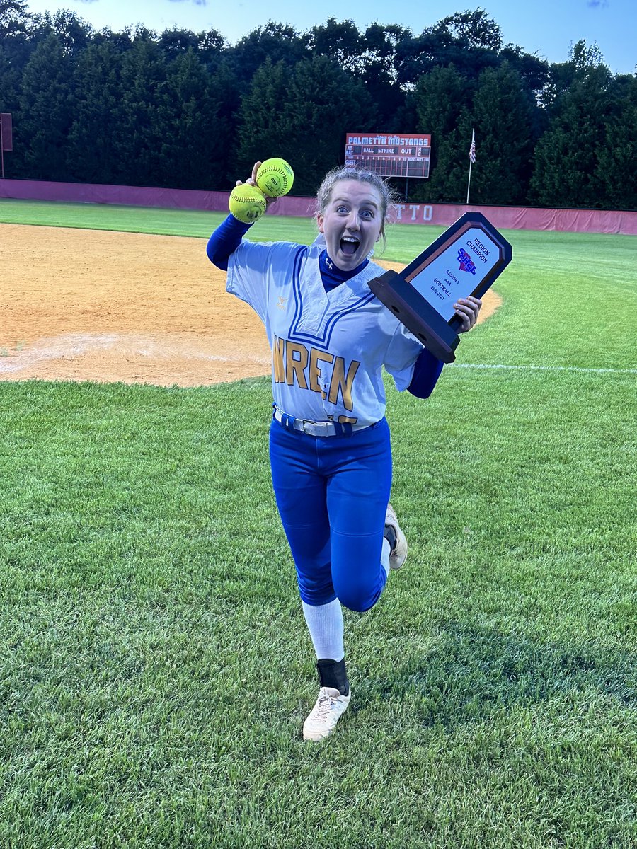 GatlinMaizie's tweet photo. 🚨!!REGION CHAMPS!!🚨

LET’S FREAKING GOOOOOOO!!

I’m sooo proud of my team tonight and my pitcher! She pitched a shutout! WE’RE JUST GETTING STARTED!!!!

And I had not only 1, BUT 2 DINGERS!!

@CoachCButler @kara_shutt @alexandriasimmm @WoffordSoftball @ScGenovese @WrenSoftball https://t.co/b1Wyak8Hdp