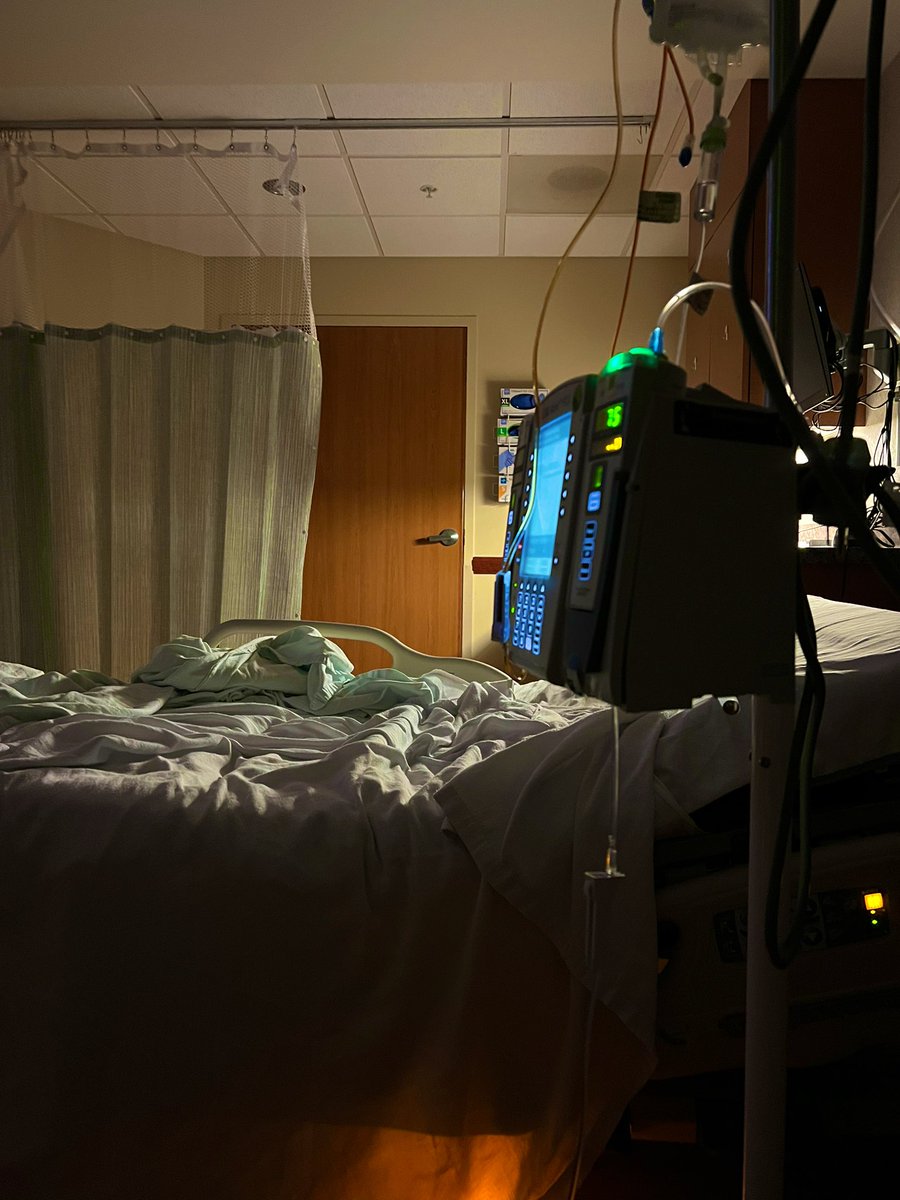 SaraRingerSharp's tweet image. Once again me not sleeping on my hospital bed because I hate the ones with mattresses that inflate and deflate all over the place. The worst. So uncomfortable and there is no option to make it stop. I’ll take this reclining chair next to Dans and just look at my bed. lol