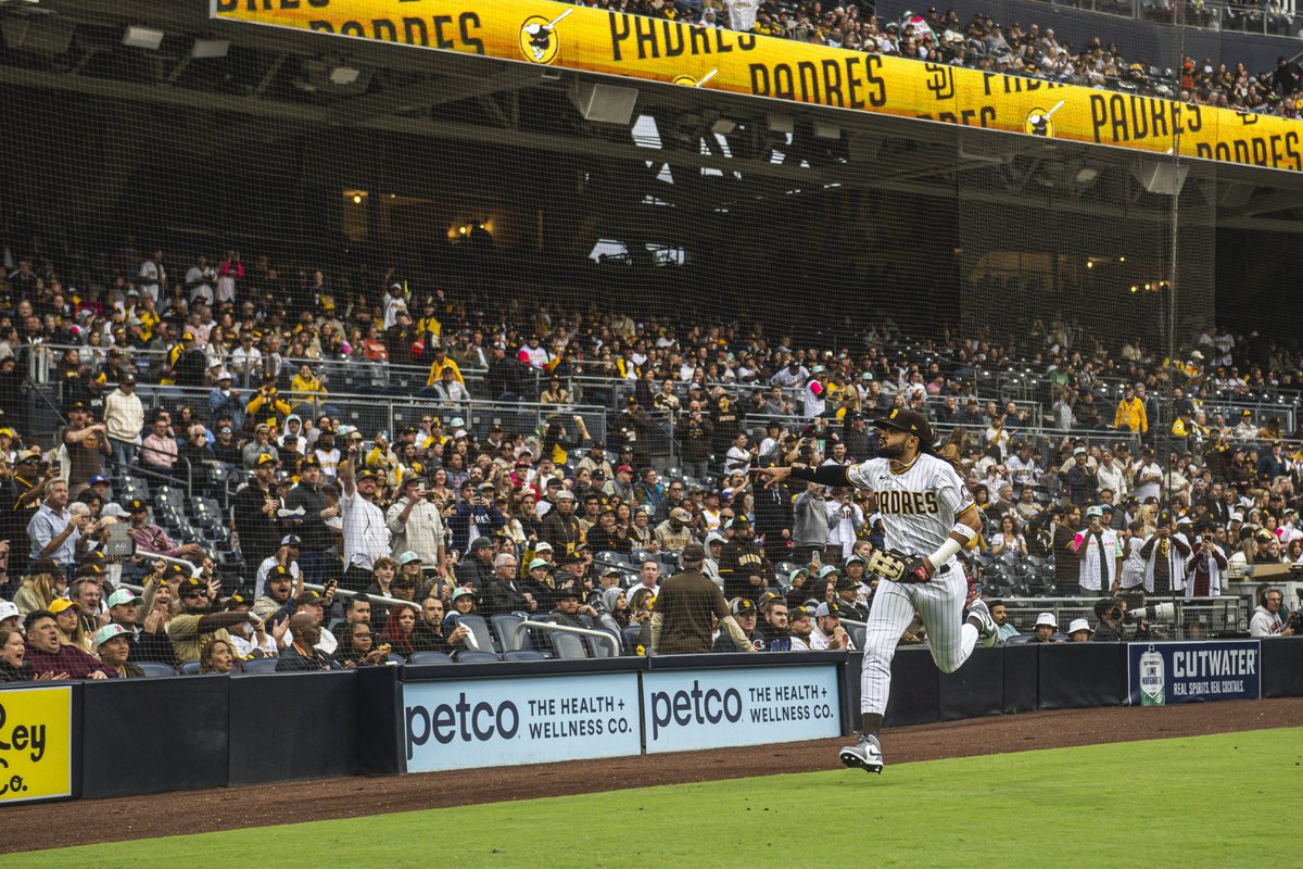Padres's tweet photo. San Diego is hyped to have El Niño back.

#BringTheGold https://t.co/XrHmMdjMD1