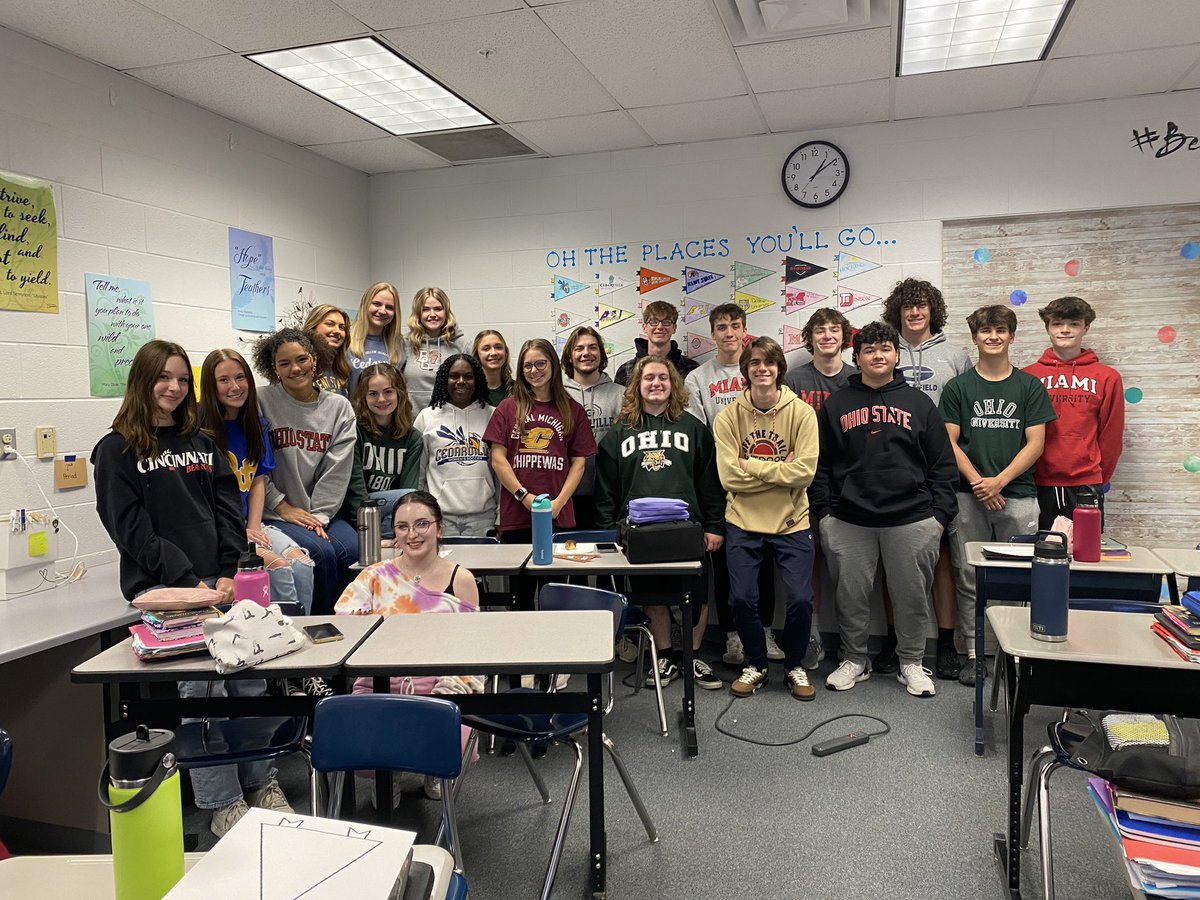 mrsvanv's tweet photo. Celebrated college commitment day with my Class of 2023 students today! Love you all! 💙 https://t.co/sdzlt2qSg1