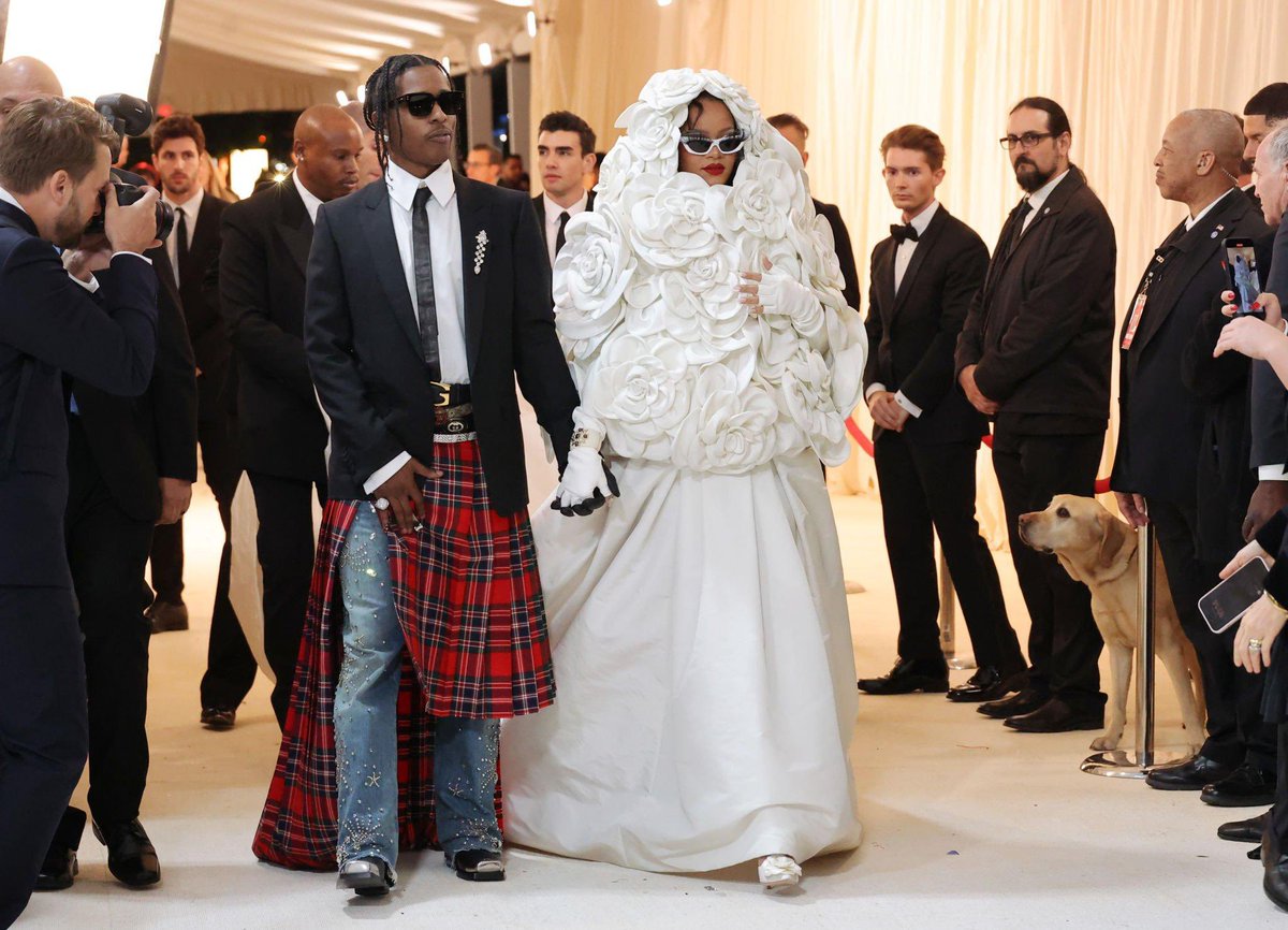treeslastlong's tweet photo. Rhianna and ASAP at the #MetGala2023  #MetGala https://t.co/YnyTAKxI0Q