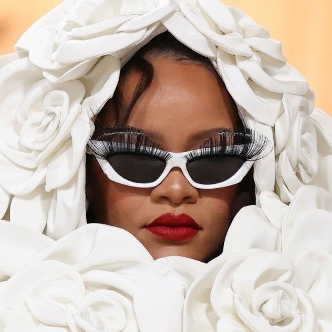 bellahashish_'s tweet photo. details RIHANNA #MetGala https://t.co/7ph6JxRZ2g