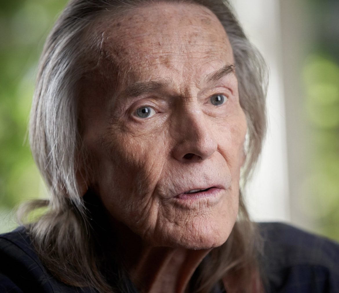 MDesbarres's tweet photo. Gordon Lightfoot left us today..
When Bob Dylan reveres you &amp; turns to you when he needs to,you know you’re dealing with brilliance. From Canada,Mr. Lightfoot became the Mark Twain of folk music.Trains,rivers, loneliness,romance.His songs were covered by just about everybody RIP. https://t.co/ybA6RrdKR9