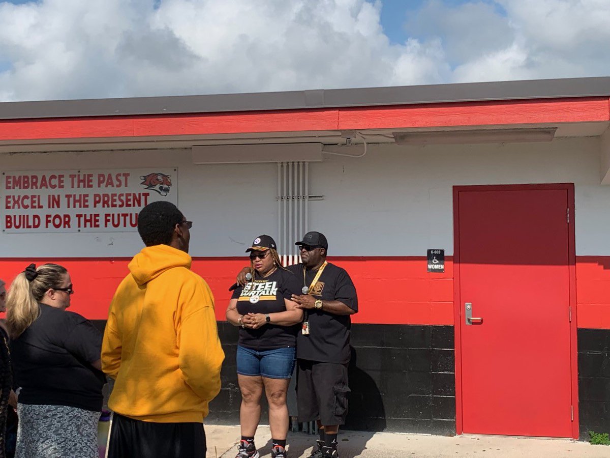 Family, friends and the Andrew Jackson High School community walked in memory of Talen Charles Birt who died in August 2021 after a battle with cancer. 

news4jax.com/news/local/202…