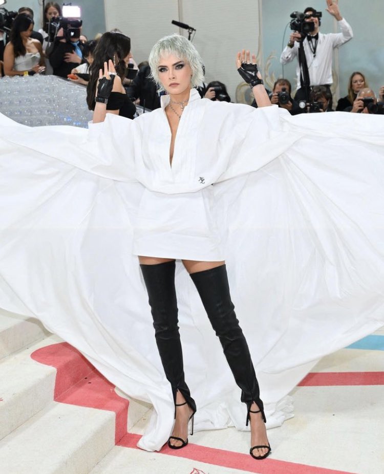 estilotabasco's tweet photo. La alfombra roja de la #METGala   2023 ya está aquí. Este año, el Museo Metropolitano de Arte de Nueva York celebra la exposición ‘Karl Lagerfeld: A line of bauty’ https://t.co/Nf1ycVDktu