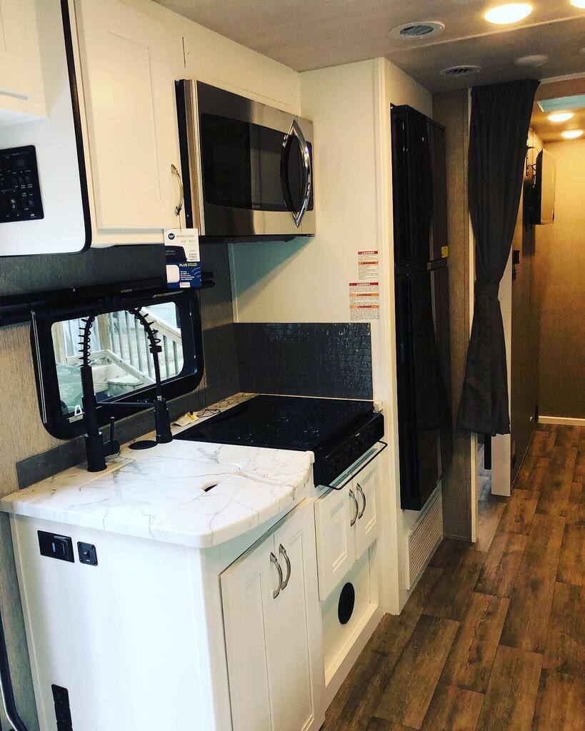 Light or dark? White or stained? Which look are you going for in our @nexusrv 24 ft RVs?

#travelincomfort #style #interiordesign #camper #motorhome #newRV #rv #classcrv #rvrental instagr.am/p/CruPNlWOcnc/