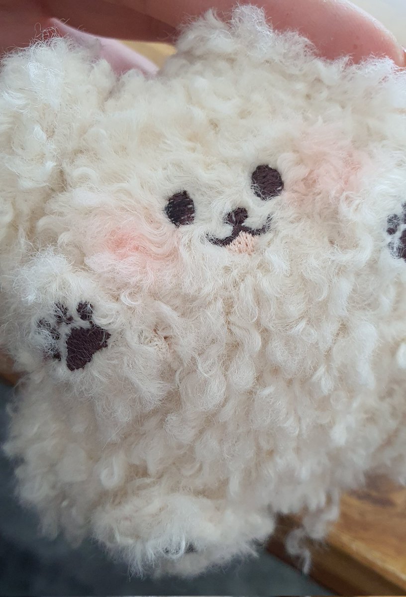 sosohan611004's tweet image. 🌟못나니 고구마떨이 ~~

자수 실수로 찡긋 골든이가 되어버린 B급 골든이 보냅니다(마지막사진 참조)
버리려다가(..) 아껴주실 분께 가는게 좋을것 같아서 보내요!!

시고르자브댕 찡긋 김골든 
(feat.의도치 않은 윙크)

🌟알티해주신 팔로워분들 대상 당발
🌟당발 오늘저녁